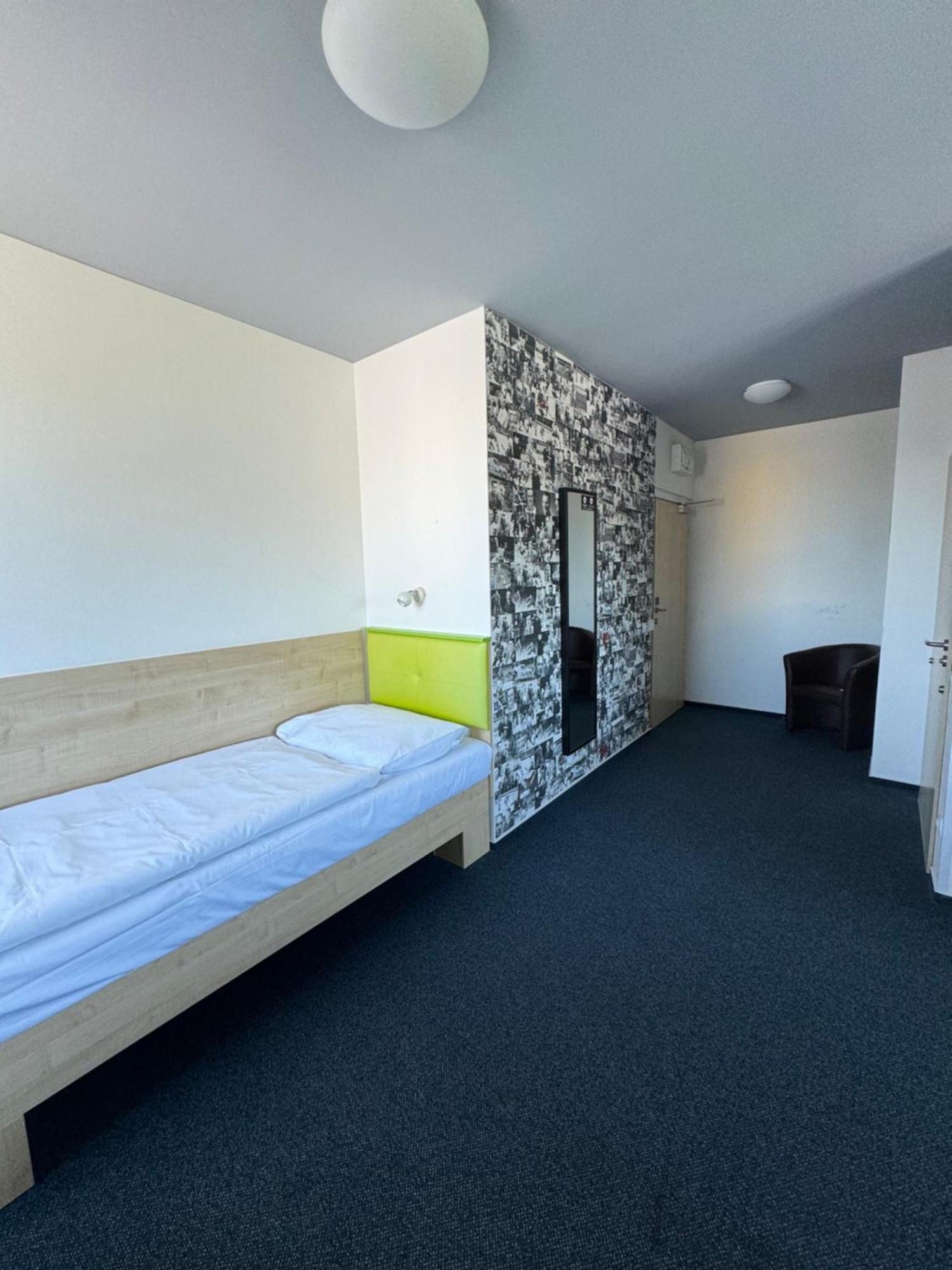 Sport Hotel Sletiste Kladno Luaran gambar