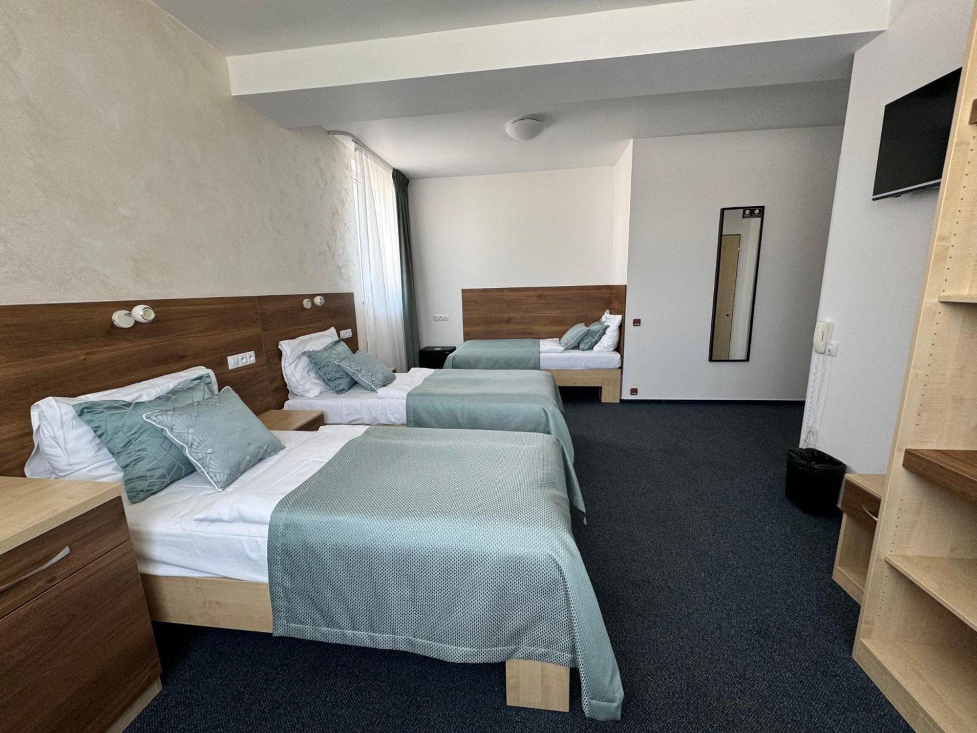 Sport Hotel Sletiste Kladno Luaran gambar