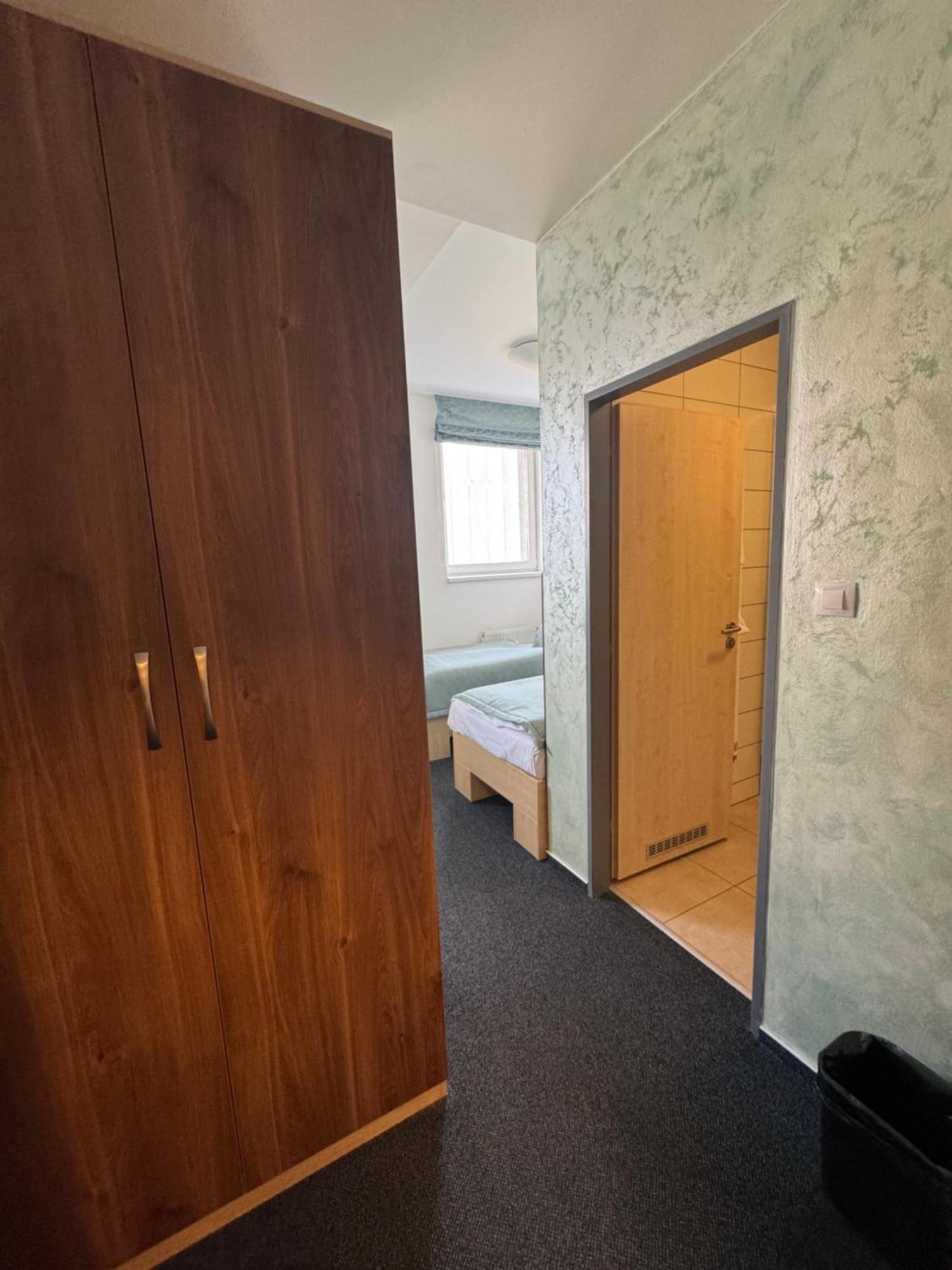 Sport Hotel Sletiste Kladno Luaran gambar